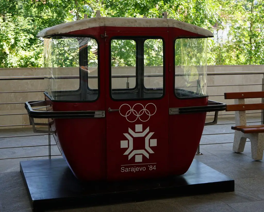 The old type of cable car that had been used during the Winter Olympics in 1984