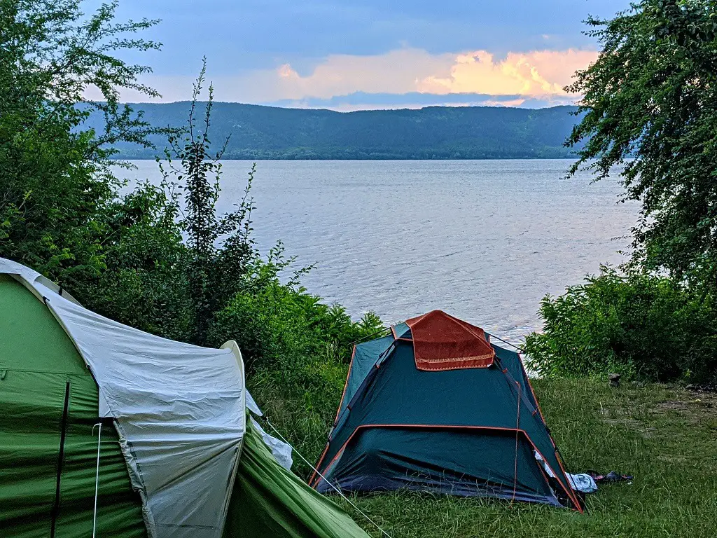 Camping in Bakota