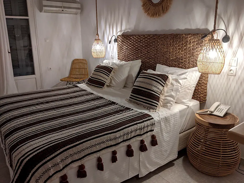 Hotel Review: Capetan Giorgantas (Masai Room), Adamas, Milos, Greece