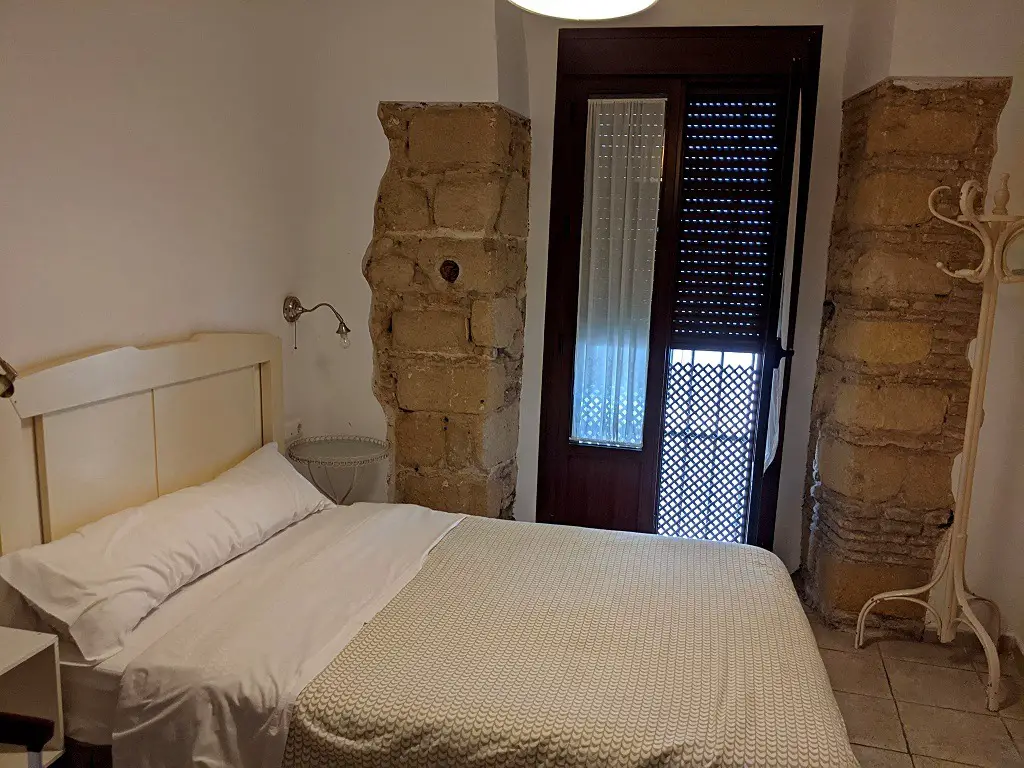 Bedroom in Hostal Fenix in Jerez de la Frontera