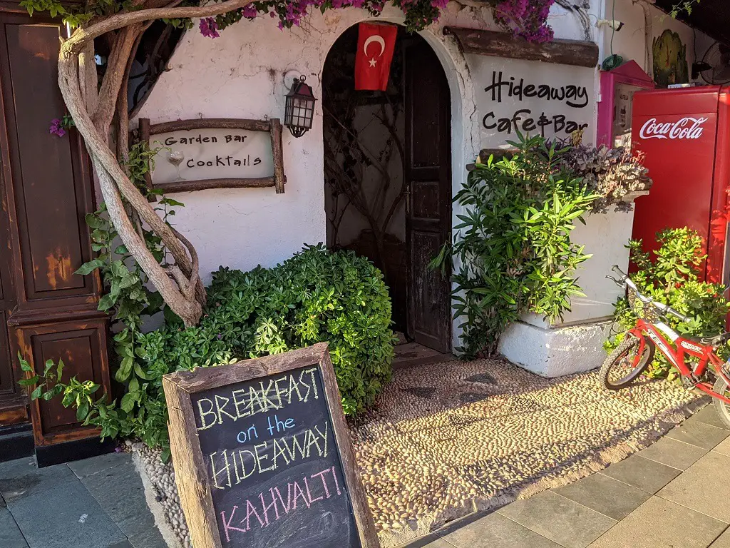 Where To Eat In Kas: Hideaway Bar&Cafe