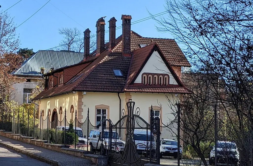 Historic Mansions In Lviv: Villa of Ludwik Wiezhbitsky