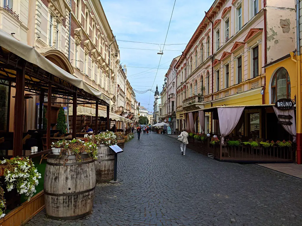Explore Olga Kobylanska street (the main street of the city)