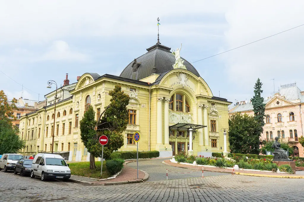 Chernivtsi Academic Regional Ukrainian Music and Drama Theater 