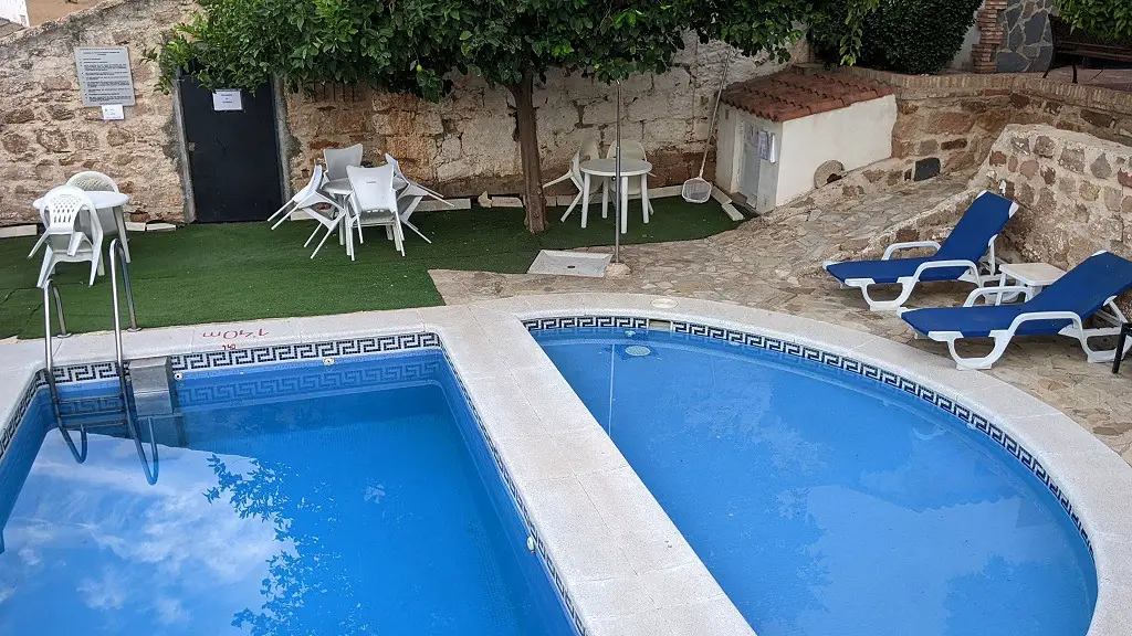 Swimming pool at the Hotel Rural Palacio Guzmanes