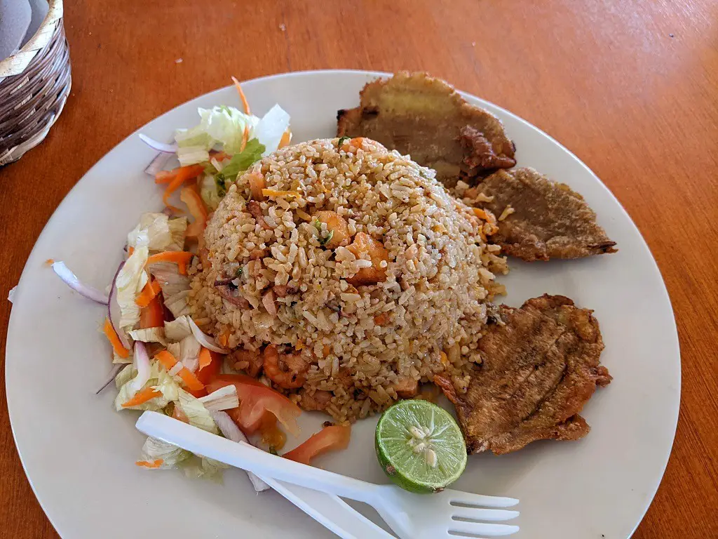 Where To Eat In Taganga, Colombia: Seafood fried rice