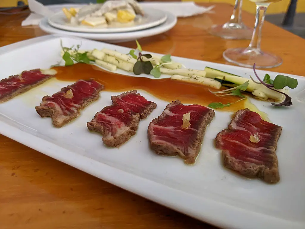 The Best Tapas Bars In Seville, Spain: Beef tataki with ginger jelly