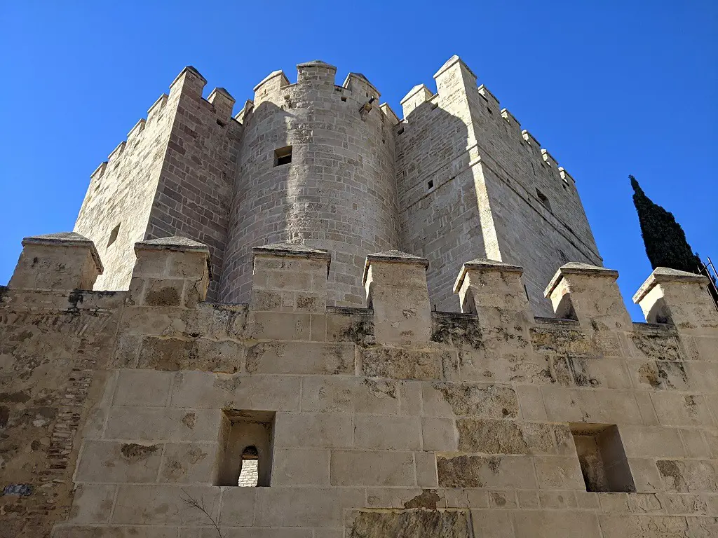 Guide To Cordoba: Torre De Calahorra (Puerta del Puente)