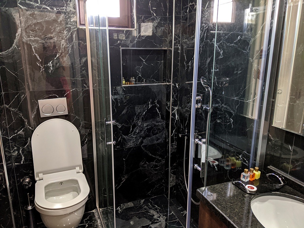 Venus Hotel bathroom