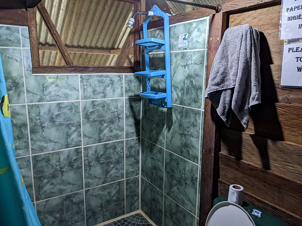 Hotel Review: Paraiso Ayahuasca in Puerto Narino, Amazonas (Colombia): Bathroom
